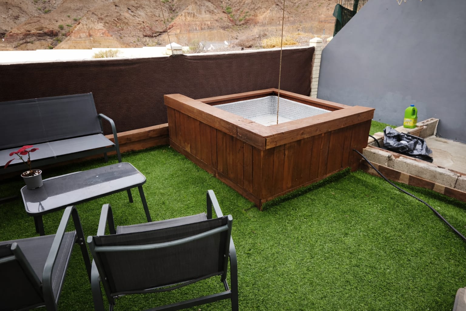 After pool project · Después del proyecto de piscina