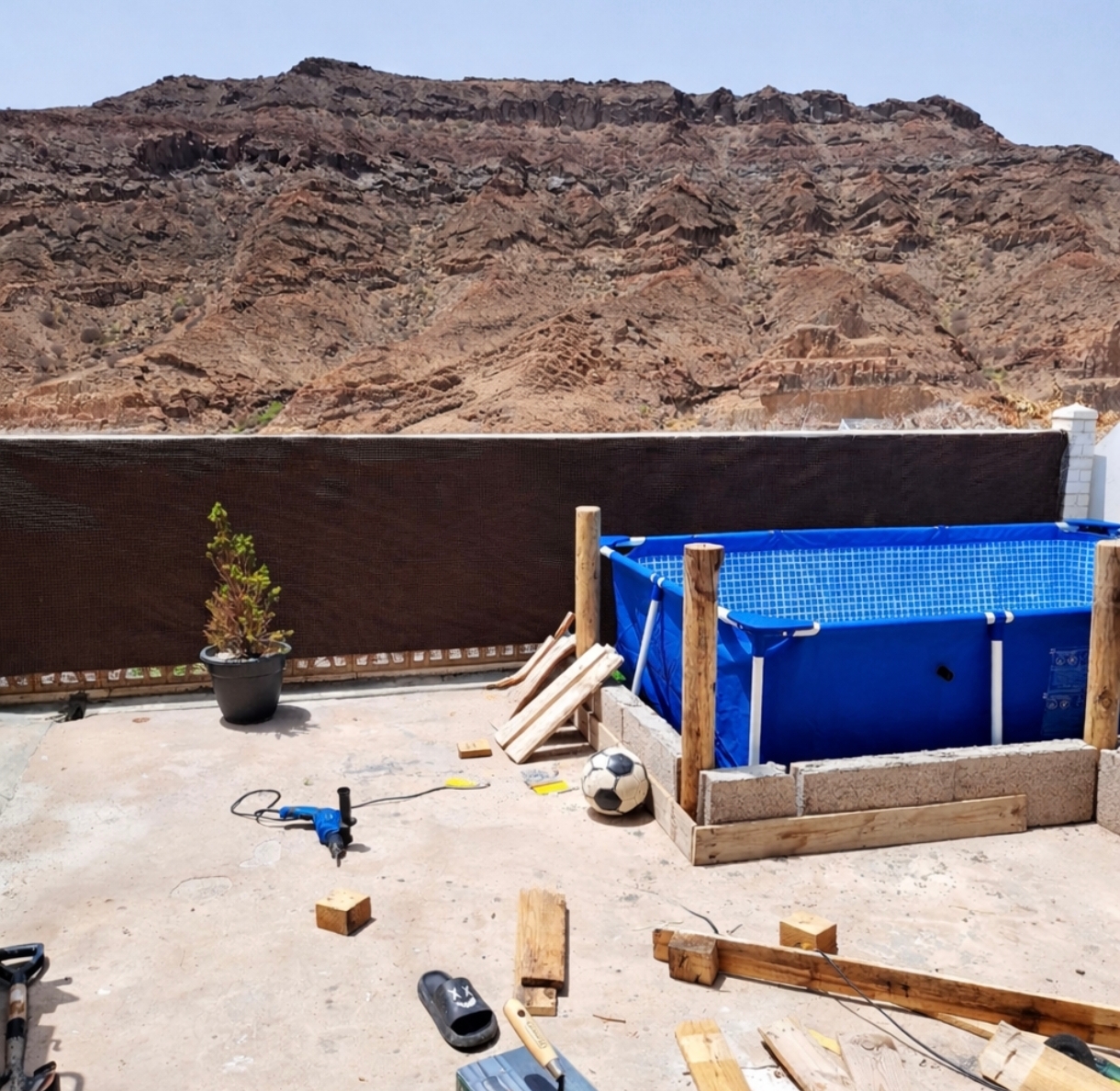 Carpentry & custom projects · Carpintería y proyectos a medida