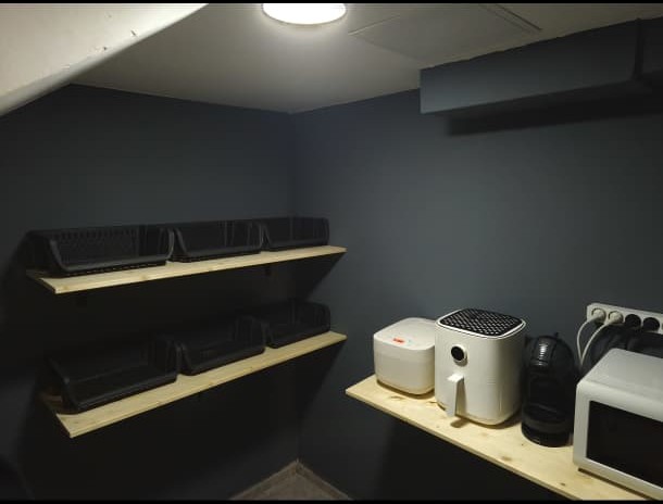 Furniture assembly & shelving · Montaje de muebles y estanterías